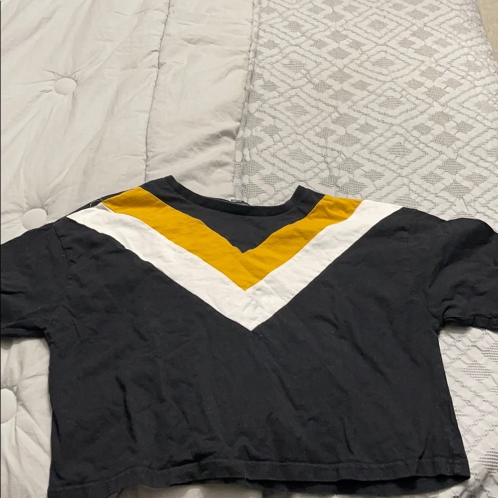 black cropped t-shirt with v pattern